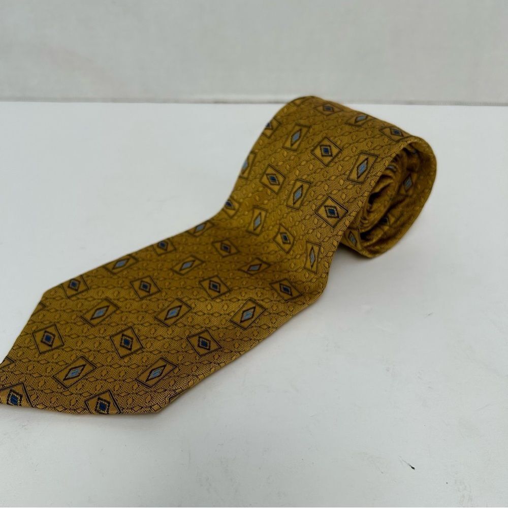 Hickey Freeman Gold Geometric Diamond 100% Silk Tie Made in Italy